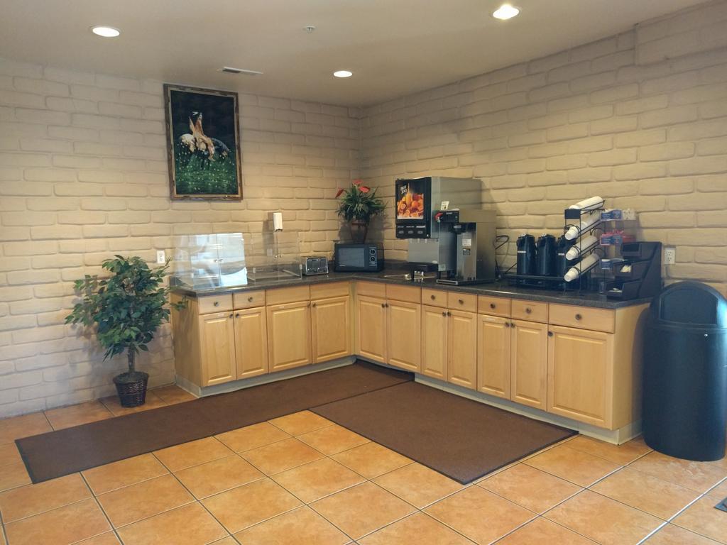 America'S Best Value Inn & Suites Галъп Екстериор снимка