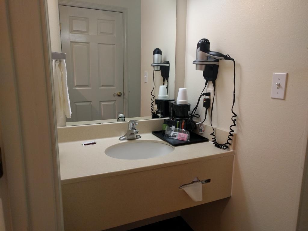 America'S Best Value Inn & Suites Галъп Екстериор снимка