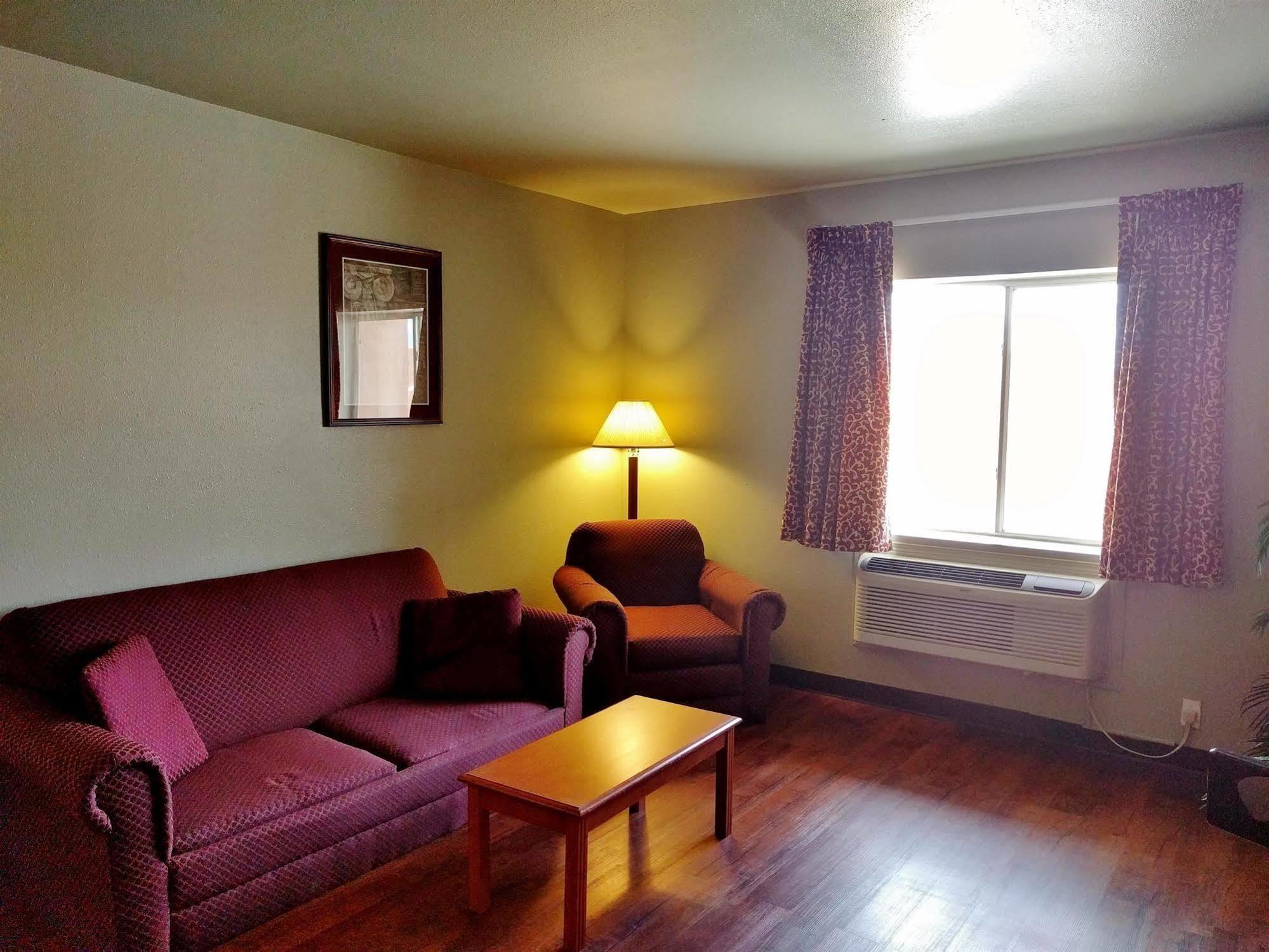 America'S Best Value Inn & Suites Галъп Екстериор снимка