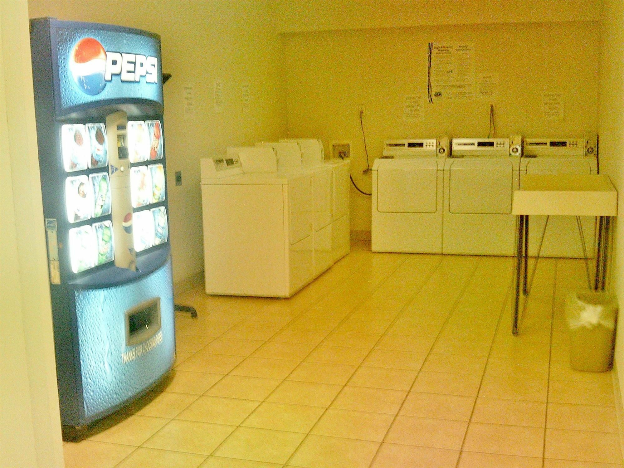 America'S Best Value Inn & Suites Галъп Екстериор снимка